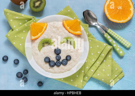 Katze Kitten Brei Haferflocken Frühstück, lustig Essen für Kinder Stockfoto