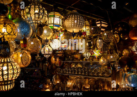 Traditionelle arabische Laternen. Mosaik Glas Hängelampen Stockfoto