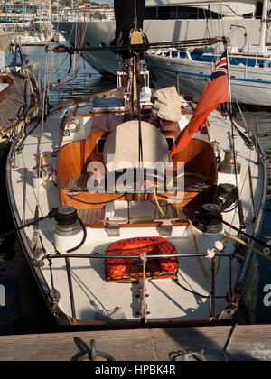 AJAXNETPHOTO. 4. OKTOBER 2016. CANNES, FRANKREICH. -RACE-YACHT - YACHT OUTLAW DESIGNED BY ILLINGWORTH UND PRIMROSE FÜR DAILY EXPRESS ZEITUNG BARON MAX AITKEN, RASTE IN DER AUSGEZEICHNETEN GBR 1963 ADMIRAL CUP TEAM.   FOTO: JONATHAN EASTLAND/AJAX REF: G160710 6390 Stockfoto