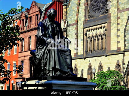 Baltimmore, Maryland - 24. Juli 2013: Statue des United States Supreme Court Justice Roger Taney in Mount Vernon Platz * Stockfoto