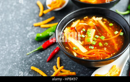 Scharf-saure Suppe Stockfoto