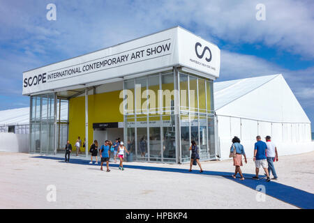 Miami Beach Florida, Art Basel Week, Satelliten-Kunstmesse, Scope International Contemporary Art Show, Zelt, Eingang, FL161215006 Stockfoto