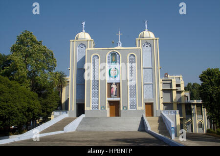 Fassade der modernen Kirche in Jhansi in Uttar Pradesh, Indien, Asien Stockfoto