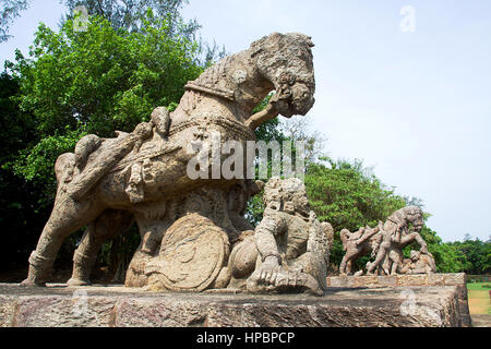 Stein-Statuen von Gallant, galoppierende Pferde im Sonnentempel in Konark, Odisha (Orrissa), Indien, Asien Stockfoto