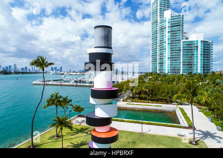 Miami Beach, Florida, South Pointe Park, Biscayne Bay, Leuchtturm, öffentliche Kunst, Hochhaus, Wohngebäude, Murano Portofino, Luftüberhang von oben Stockfoto
