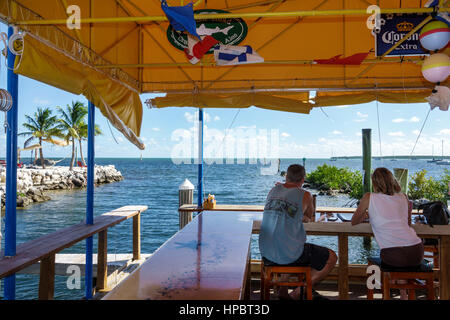 Florida Upper Key Largo Florida Keys, Rock Harbor, Island Grill im Mandalay, Restaurant Restaurants Essen Essen Essen Essen gehen Cafe Cafes Bistro, Waterfront, A Stockfoto