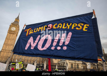 London, UK. 20. Februar 2017. Anti-Trump Proteste in Westminster als Abgeordnete im Parlament diskutiert, ob Präsident Donald Trump einen Staatsbesuch in Großbritannien © Guy Corbishley/Alamy Live News darf Stockfoto