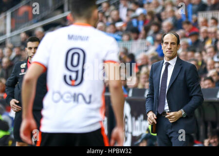 Valencia, Spanien. 19. Februar 2017. Trainer von Valencia CF Voro Gonzalez während des Spiels der Primera División zwischen Valencia CF und Athletic Club Bilbao im Mestalla-Stadion in Valencia, Spanien. 19. Februar 2017 - Foto: Julio J. Jimenez / AFP7 Credit: Oscar J Barroso/Alamy Live-Nachrichten Stockfoto