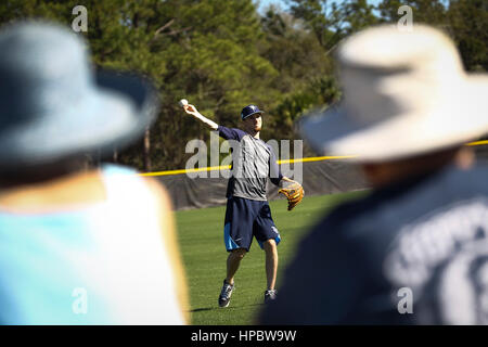 12. Februar 2017 - Port Charlotte, Florida, USA - wird VRAGOVIC |   Times.Tampa Bay Strahlen Shortstop spielt Matt Duffy fangen während einer informellen Trainings auf Berichterstattung Tag für Pitcher und Catcher an Strahlen Spring Training bei Charlotte Sportpark in Port Charlotte, Florida auf Sonntag, 12. Februar 2017. (Kredit-Bild: © Willen Vragovic/Tampa Bay Mal über ZUMA Draht) Stockfoto