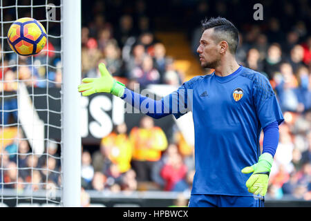 Valencia, Spanien. 19. Februar 2017. Diego Alves von Valencia CF während des Spiels der Primera División zwischen Valencia CF und Athletic Club Bilbao im Mestalla-Stadion in Valencia, Spanien. 19. Februar 2017 - Foto: Julio J. Jimenez / AFP7 Credit: Oscar J Barroso/Alamy Live-Nachrichten Stockfoto