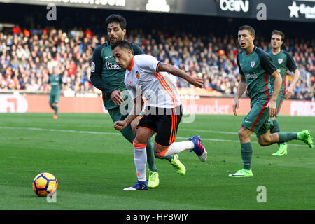 Valencia, Spanien. 19. Februar 2017. Orellana von Valencia CF während des Spiels der Primera División zwischen Valencia CF und Athletic Club Bilbao im Mestalla-Stadion in Valencia, Spanien. 19. Februar 2017 - Foto: Julio J. Jimenez / AFP7 Credit: Oscar J Barroso/Alamy Live-Nachrichten Stockfoto