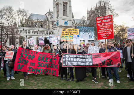 London, UK. 20. Februar 2017. Antirassistische Aktivisten versammeln sich in Parliament Square für einen Tag ohne uns und der UN-Welttag der sozialen Gerechtigkeit, den Beitrag von Migrant/innen in das Vereinigte Königreich zu feiern und ihren Widerstand gegen die Politik von Präsident Trump zu zeigen. © Guy Corbishley/Alamy Live-Nachrichten Stockfoto