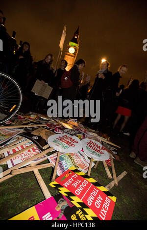 London, UK. 20. Februar 2017. Demonstranten versammeln sich zu einer Demonstration gegen den geplanten Staatsbesuch von Donald Trump. Parliament Square, London, UK. . Bildnachweis: carol Moir/Alamy Live-Nachrichten Stockfoto