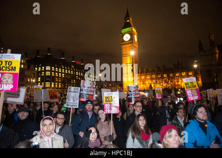 London UK. 20. Februar 2017. Demonstranten versammeln sich in Parliament Square zusammen mit einer Debatte über die Aussichten einer Donald Trump Staatsbesuch in Großbritannien noch in diesem Jahr. Bildnachweis: Michael Tubi/Alamy Live-Nachrichten Stockfoto