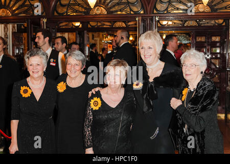 London, UK. 20. Februar 2017. Inszenierung von Barlow und Tim Firth basierend auf dem Film The Calendar Girls, über eine Gruppe von Frauen, die in ihren Geburtstag Anzüge für einen Kalender, um Geld für die Leukämie-Forschung darstellen. Bildnachweis: Das Foto Zugang/Alamy Live-Nachrichten Stockfoto