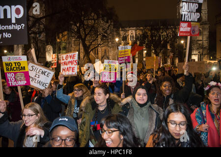 London UK. 20. Februar 2017. Demonstranten versammeln sich in Parliament Square zusammen mit einer Debatte über die Aussichten einer Donald Trump Staatsbesuch in Großbritannien noch in diesem Jahr. Bildnachweis: Michael Tubi/Alamy Live-Nachrichten Stockfoto