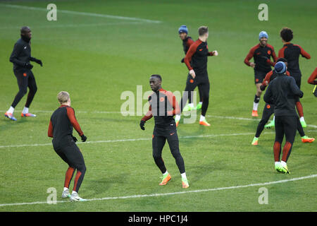 Manchester, UK. 20. Februar 2017. Bacary Sagna von Manchester City während des Trainings vor Manchester Citys UEFA Champions League Spiel gegen Monaco, im Akademie-Stadion am 20. Februar 2017 in Manchester, England. Bildnachweis: Daniel Chesterton/Alamy Live-Nachrichten Stockfoto