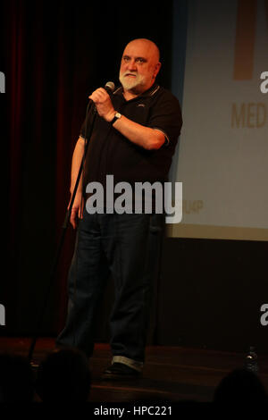 London, UK. 20. Februar 2017. Alexei Sayle durchführen bei einem Fundraising-Event für einen guten Zweck medizinische Hilfe für die Palästinenser (MAP) am Leicester Square Theatre in London. Foto: Montag, 20. Februar 2017. Bildnachweis: Roger Garfield/Alamy Live-Nachrichten Stockfoto