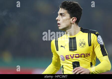 Dortmund, Deutschland. 8. Februar 2017. Marc Bartra (Dortmund) Fußball: Deutsch "DFB Pokal" 3. Runde Match zwischen Borussia Dortmund 1-1 Hertha BSC im Signal Iduna Park in Dortmund, Deutschland. Bildnachweis: Mutsu Kawamori/AFLO/Alamy Live-Nachrichten Stockfoto