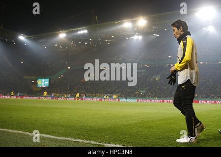 Dortmund, Deutschland. 8. Februar 2017. Shinji Kagawa (Dortmund) Fußball: Deutsch "DFB Pokal" 3. Runde Match zwischen Borussia Dortmund 1-1 Hertha BSC im Signal Iduna Park in Dortmund, Deutschland. Bildnachweis: Mutsu Kawamori/AFLO/Alamy Live-Nachrichten Stockfoto