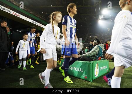 Dortmund, Deutschland. 8. Februar 2017. (Fußball): Deutsch "DFB Pokal" 3. Runde Match zwischen Borussia Dortmund 1-1 Hertha BSC im Signal Iduna Park in Dortmund, Deutschland. Bildnachweis: Mutsu Kawamori/AFLO/Alamy Live-Nachrichten Stockfoto