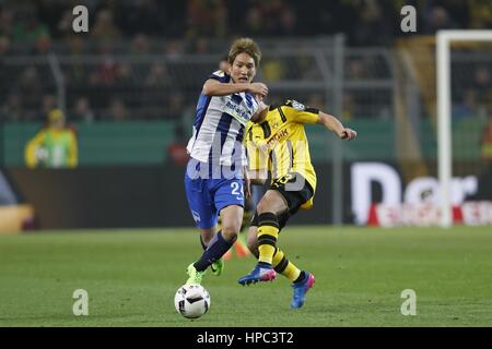 Dortmund, Deutschland. 8. Februar 2017. Genki Haraguchi (Hertha) Fußball: Deutsch "DFB Pokal" 3. Runde Match zwischen Borussia Dortmund 1-1 Hertha BSC im Signal Iduna Park in Dortmund, Deutschland. Bildnachweis: Mutsu Kawamori/AFLO/Alamy Live-Nachrichten Stockfoto