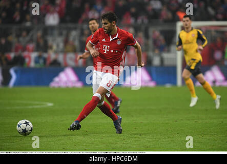 München, Deutschland. 15. Februar 2017. Javi Martinez (Bayern) Fußball: UEFA Champions League Runde der 16 1. Bein match zwischen FC Bayern München 5-1 Arsenal an Allianz Arena in München. Bildnachweis: Takamoto Tokuhara/AFLO/Alamy Live-Nachrichten Stockfoto