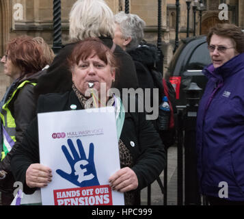 London, UK. 21. Februar 2017. Eine Lobby für Parlament von den Frauen gegen staatliche Rente Inequalty zu Veränderungen im Staat Ruhestand protestieren für Frauen Credit: Ian Davidson/Alamy Live News Stockfoto