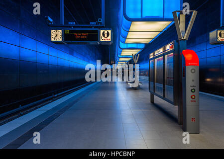 Moderne u-Bahnstation in Hamburg in der Nähe von Hafencity Stockfoto