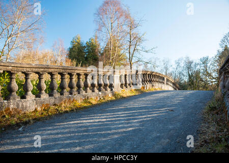 Alte Brücke in Lough Key Forest Park, Boyle, Roscommon, Irland Stockfoto