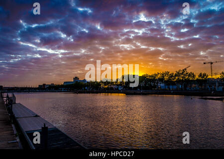 Sonnenuntergang am Hafen von Le Havre, Normandie, Frankreich Stockfoto