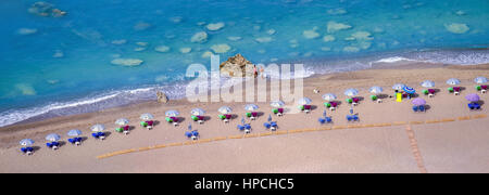 Blick von oben auf Platis Gialos Strand im westlichen Teil der Insel Lefkada Insel im Ionischen Meer, Griechenland Stockfoto