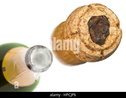 Sektkorken mit der Form von Sierra Leone in verbrannt und Flasche Champagner in den Rücken. (Serie) Stockfoto