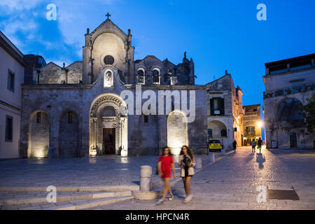 Italien, Basilikata, Matera bei Nacht, Kirche San Giovanni Battista Stockfoto