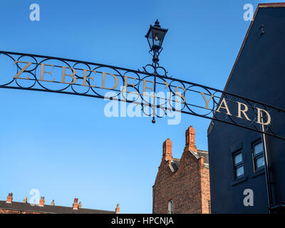 Eingang zum Zebedees ehemaligen Werftgelände von Trinity House School Hull Yorkshire England Stockfoto