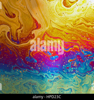 Psychedelische Muster gebildet auf der Oberfläche der Seifenblasen Stockfoto