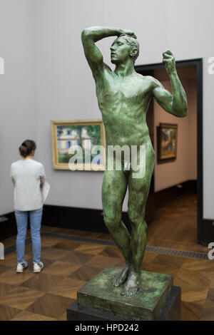 Bronzestatue von Rodin in der alten Nationalgalerie in Berlin Stockfoto