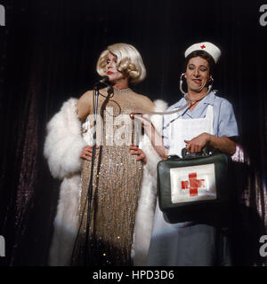 Programm 'Frau'n, Frau'n, Frau'n' Mit Den Travestiekünstlern Georg Preuße (Links) Und Reiner Kohler, Deutschland 1985. Stockfoto