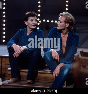 Programm 'Frau'n, Frau'n, Frau'n' Mit Den Travestiekünstlern Georg Preuße (Rechts) Und Reiner Kohler, Deutschland 1985. Stockfoto