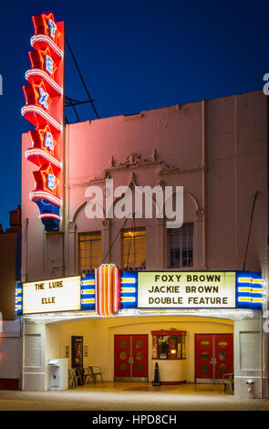 Die Texas Theatre ist ein Kino und Dallas Wahrzeichen befindet sich im Stadtteil Oak Cliff von Dallas, Texas. Beim ersten Öffnen im Jahre 1931, der Texas Stockfoto