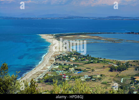 Blick auf Agios Ioannis Halbinsel, den Strand und die Lagune auf der Insel Lefkada im Ionischen Meer, Griechenland Stockfoto