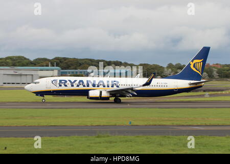 EI-EBR, eine Boeing 737-8AS von Ryanair auf dem Flughafen Prestwick International Airport in Ayrshire betrieben. Stockfoto