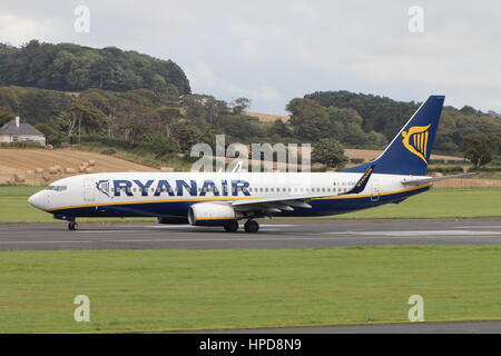 EI-EBR, eine Boeing 737-8AS von Ryanair auf dem Flughafen Prestwick International Airport in Ayrshire betrieben. Stockfoto