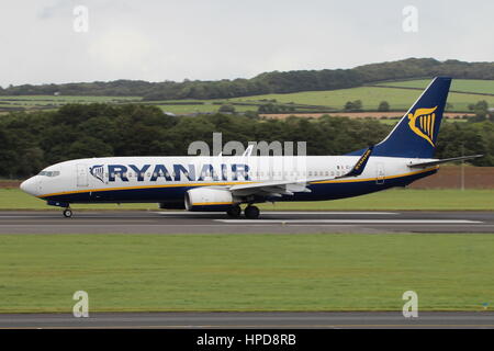 EI-EBR, eine Boeing 737-8AS von Ryanair auf dem Flughafen Prestwick International Airport in Ayrshire betrieben. Stockfoto