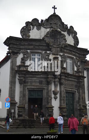 Interessante Kirche in Ribeira Grande, malerischen Stadt auf Sao Miguel, Azoren Archipel, Portugal. Stockfoto