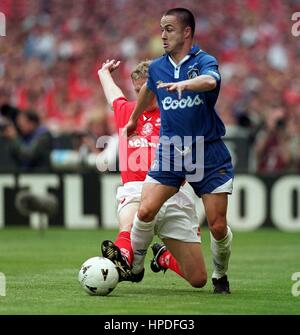 DENNIS WISE & ROBBIE MUSTOE CHELSEA V MIDDLESBROUGH Finale 23. Juni 1997 Stockfoto