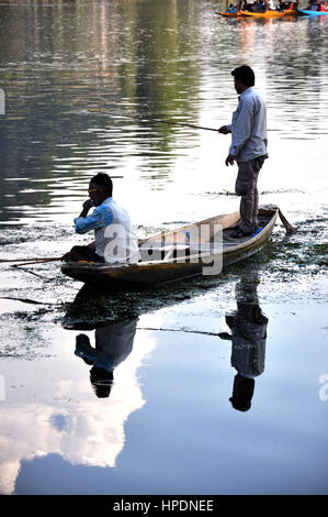 Kashmiri Menschen Angeln, (Foto Copyright © Saji Maramon) Stockfoto