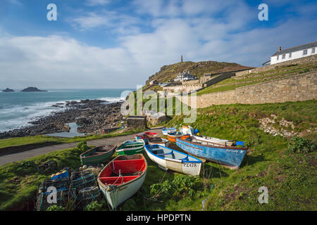 Angelboote/Fischerboote am Cape Cornwall, in der Nähe von St Just, West Cornwall, England, UK im Februar Stockfoto