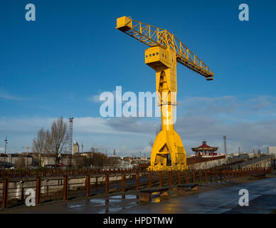 Yellow Crane, Cité des Chantiers, Ile de Nantes, Nantes, Frankreich. Stockfoto