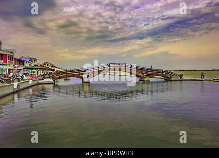 Blick auf Lefkada Hafen in Lefkada Stadt in Lefkada Insel im Ionischen Meer, Griechenland Stockfoto